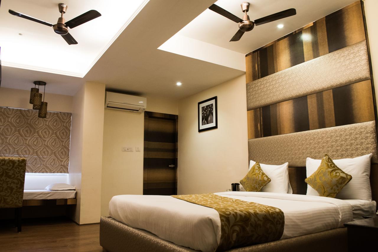The Majestic Suites Calcutta Exterior foto