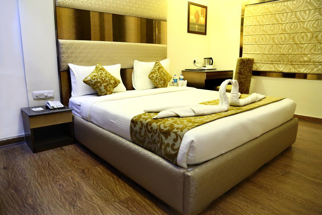 The Majestic Suites Calcutta Exterior foto