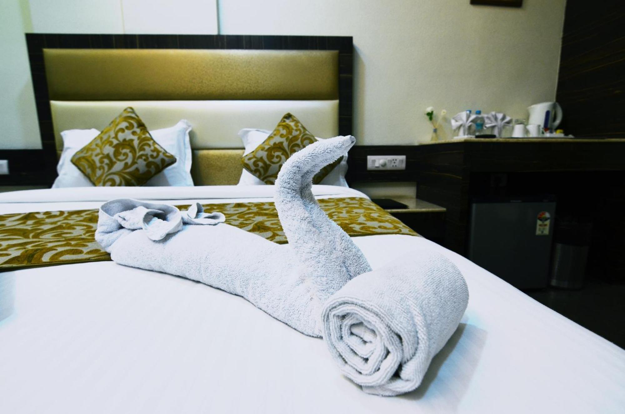 The Majestic Suites Calcutta Exterior foto